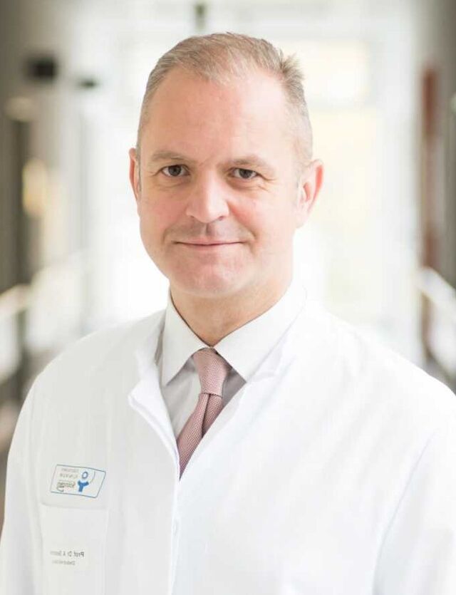 Doctor Urologist Tomas